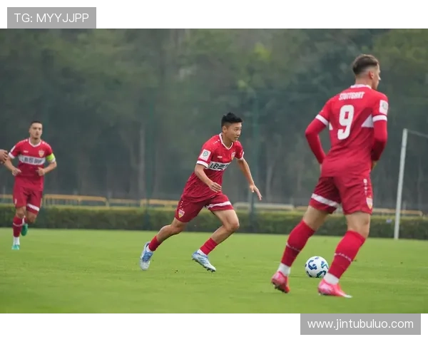 谢初筠畅谈德国训练体系的专业性与个人控球技术的热爱