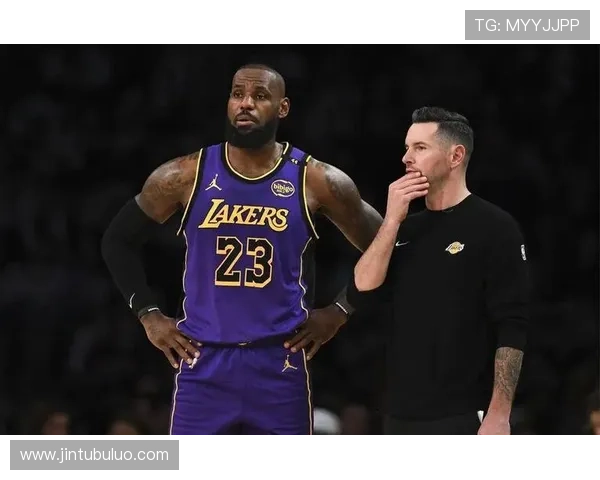 雷迪克谈詹姆斯首秀后肌肉酸痛情况并透露他今天全程参与训练